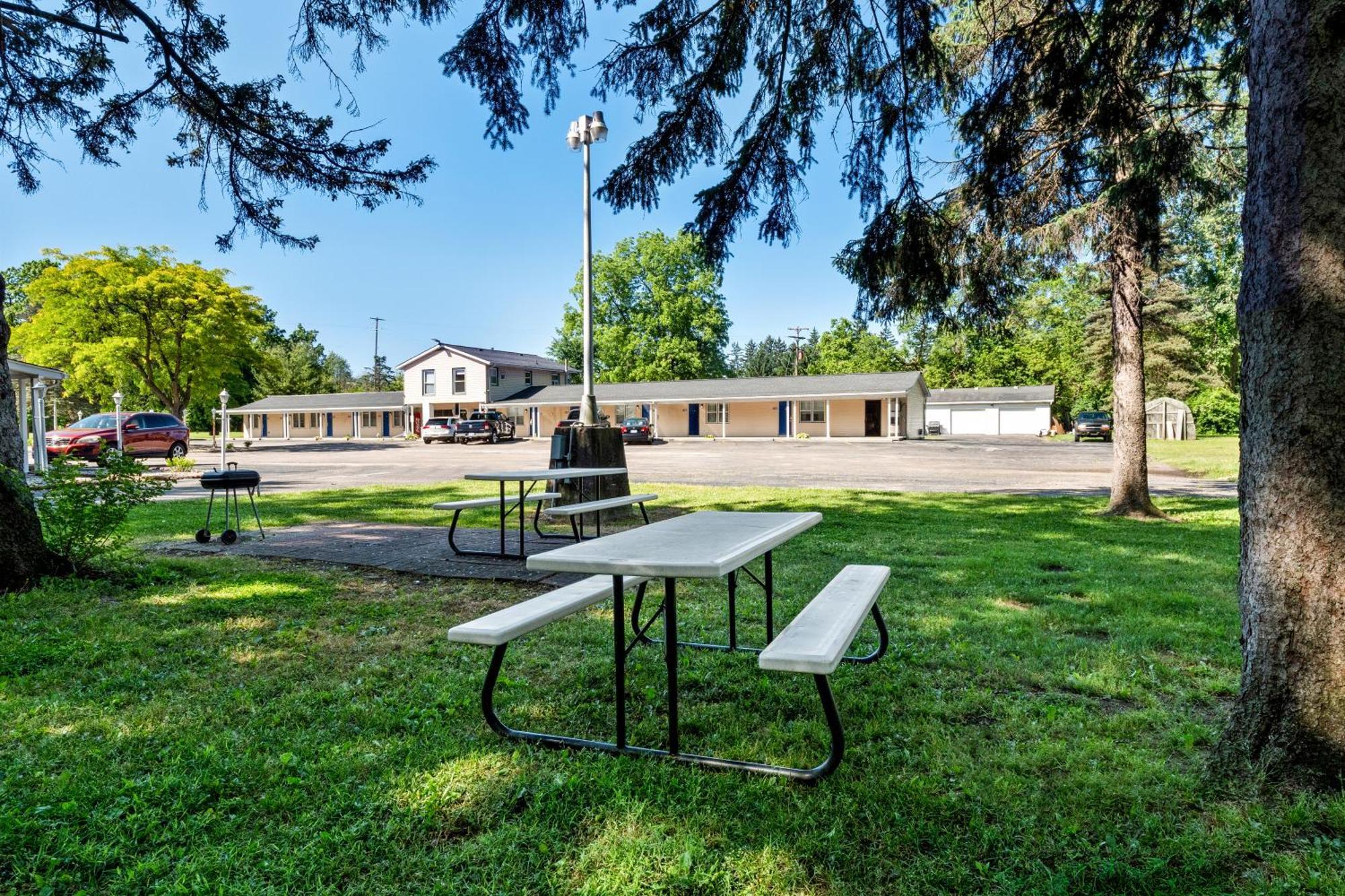 Americas Best Value Inn Jonesville/Hillsdale Eksteriør billede